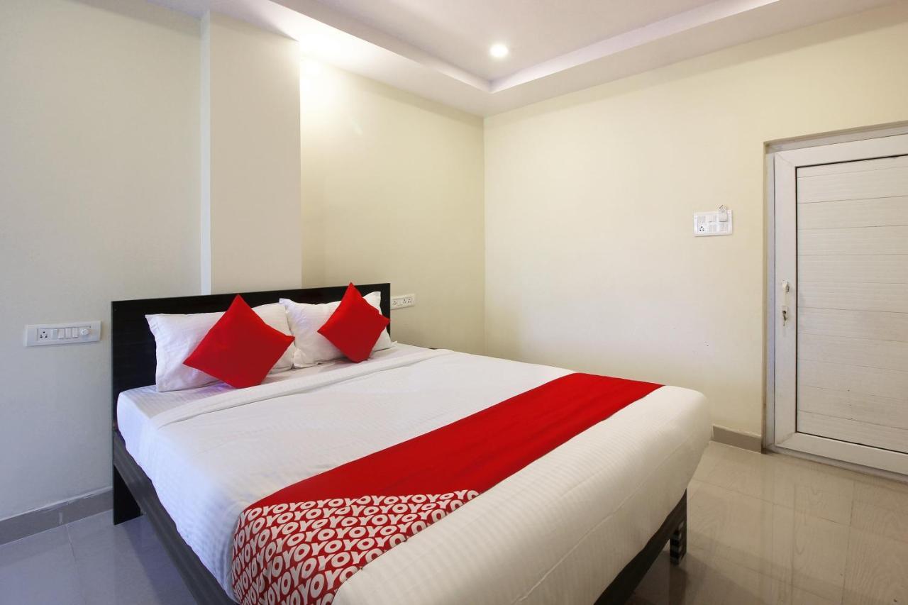 Oyo Sri Vinayaka Grand Hotel Shamshabad Exterior photo