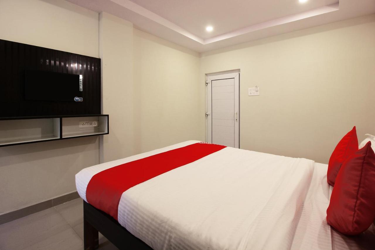 Oyo Sri Vinayaka Grand Hotel Shamshabad Exterior photo