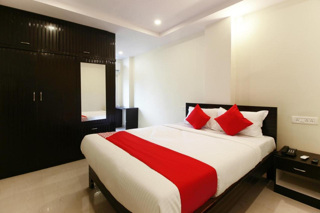 Oyo Sri Vinayaka Grand Hotel Shamshabad Exterior photo
