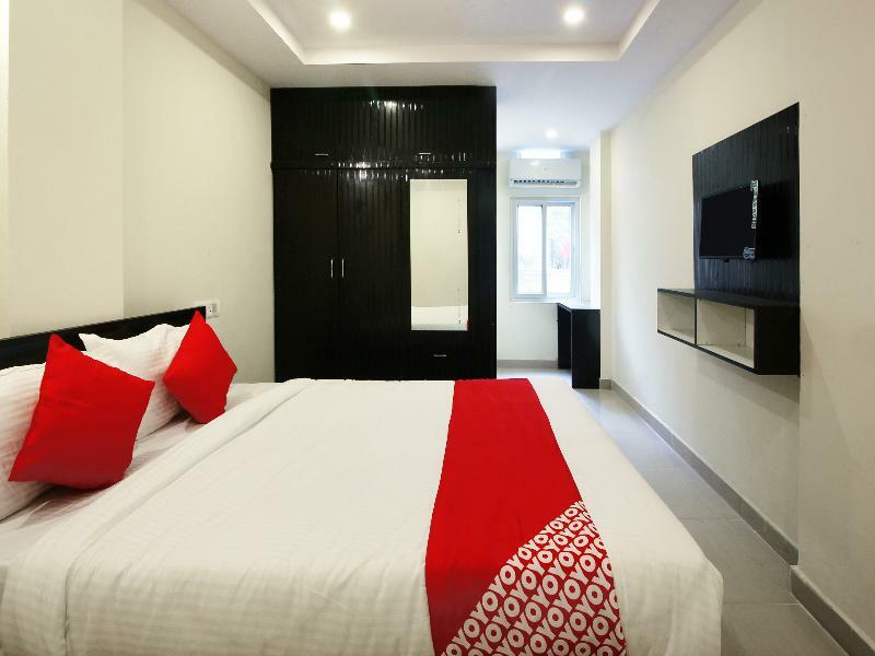 Oyo Sri Vinayaka Grand Hotel Shamshabad Exterior photo